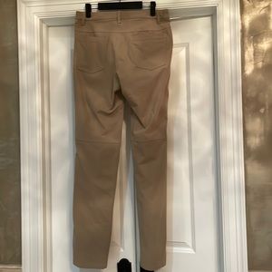 Men’s lulu pants perfect condition